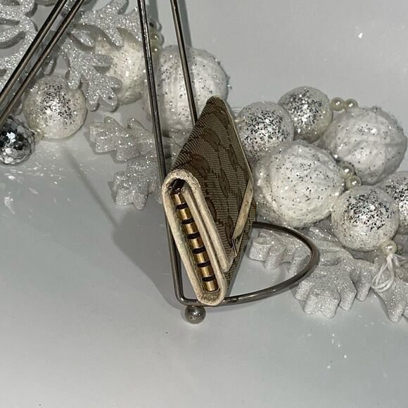 AUTHENTIC GUCCI GG LOGO 6 KEY WALLET - Picture 3 of 10